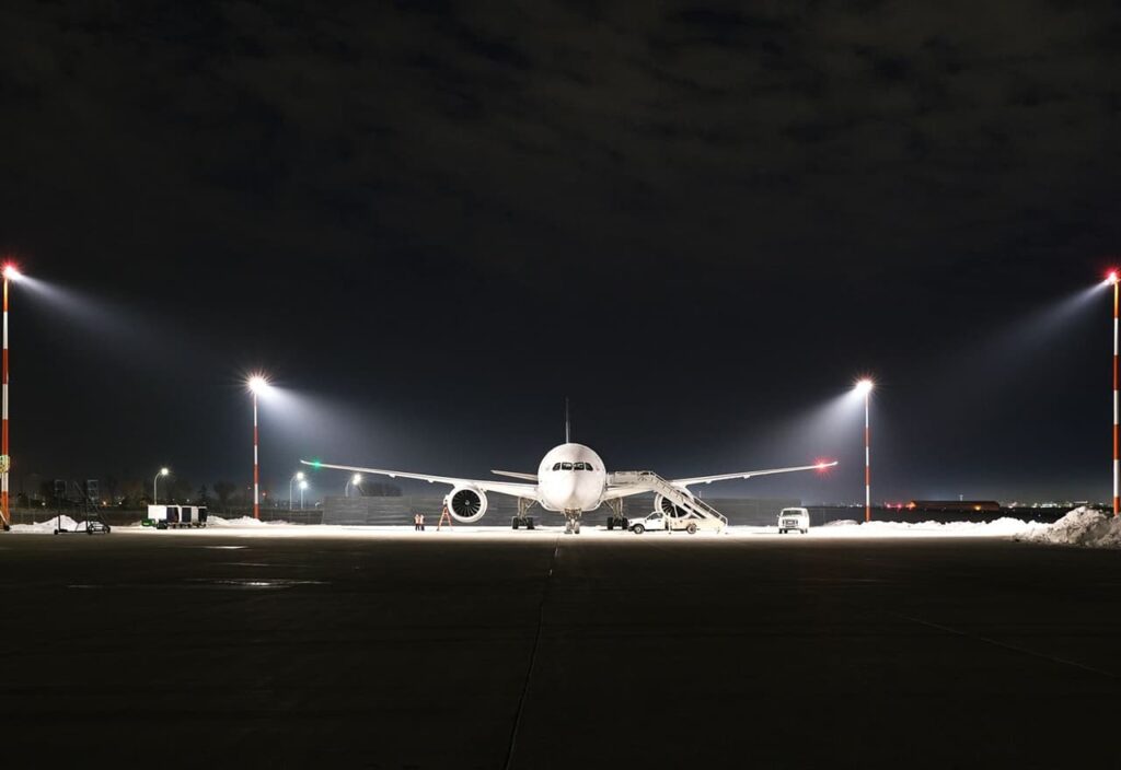 Thumbnail Westjet Hanger Prolux