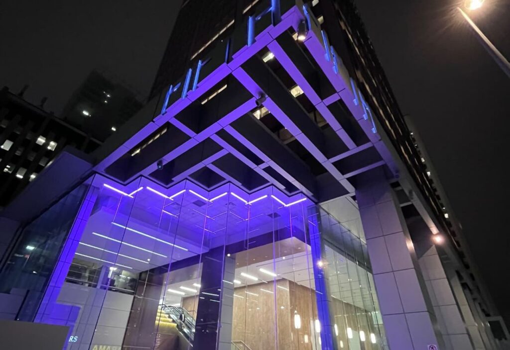 imagen Fifth & Fifth, Calgary Prolux